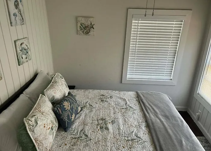 Retreat Near Hospitals & * Pensacola