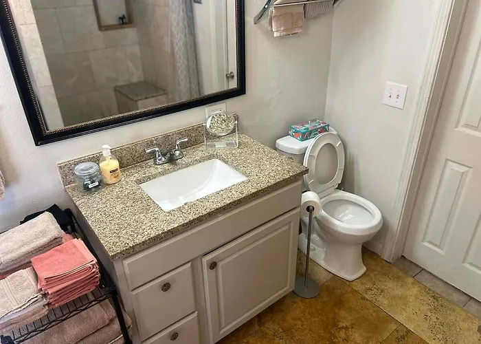 Holiday home Retreat Near Hospitals & Pensacola