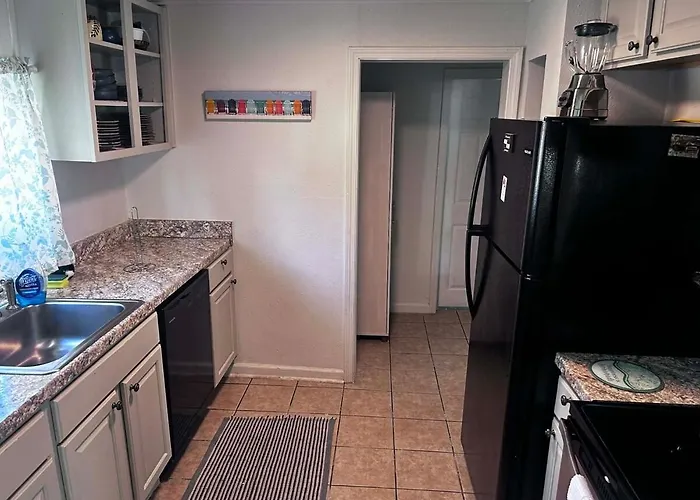Retreat Near Hospitals & Holiday home Pensacola